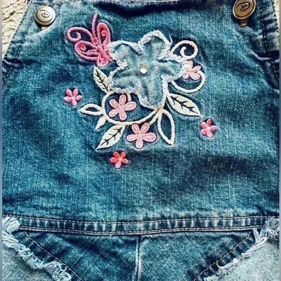 Disney Kids 2 Toned Denim Flower Embroidered Dress Size 6/6X💙 - Picture 3 of 6